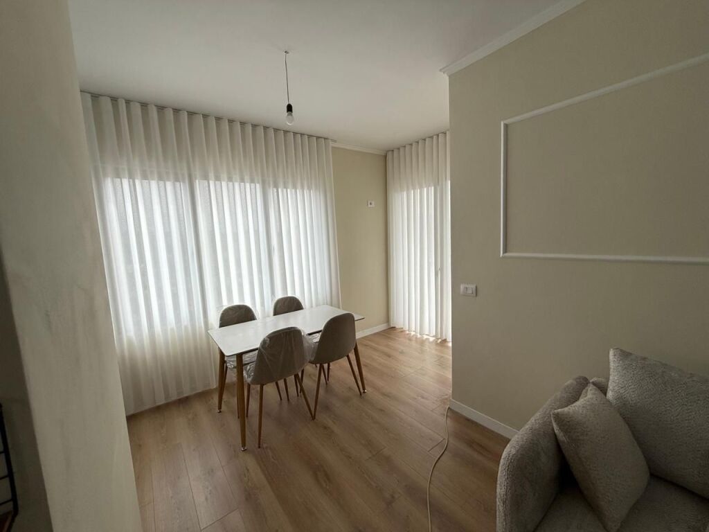 Jepet me qera Apartament 1+1 Prane Doganes/40.000 leke
