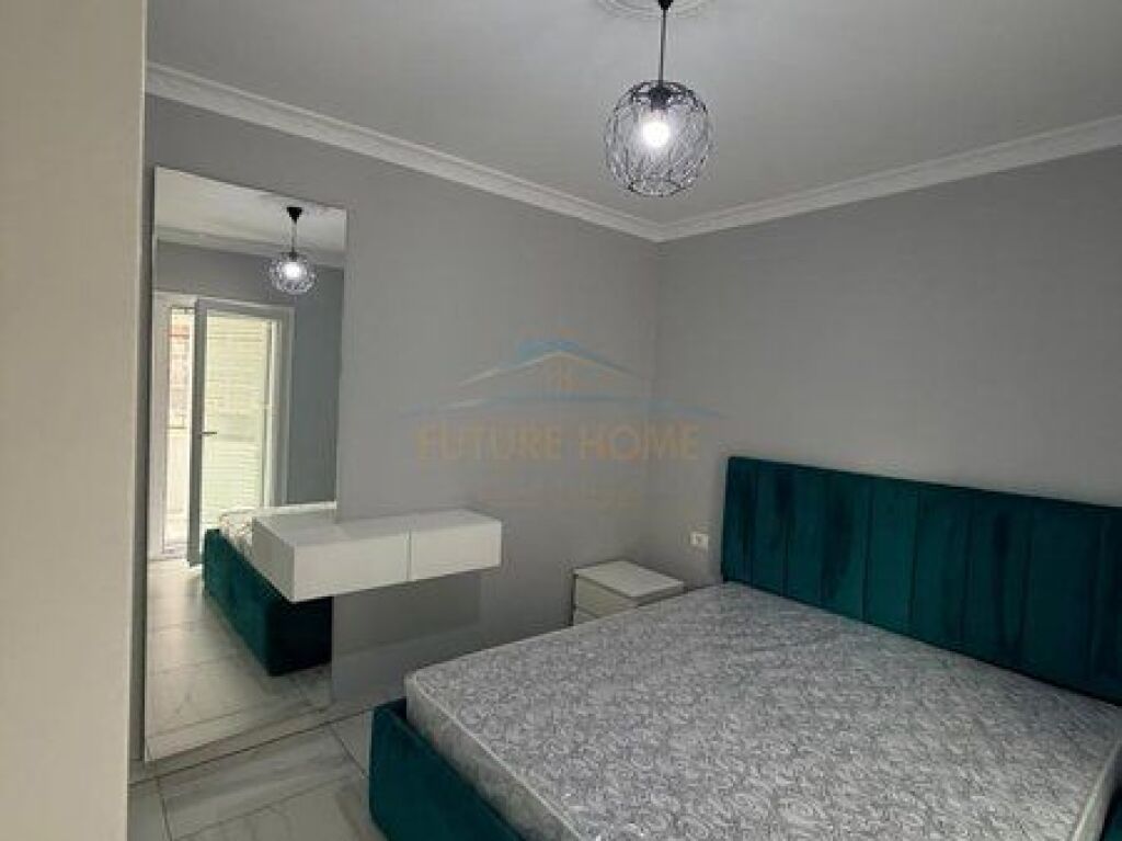 Shitet, Apartament 2+1+2, Rruga e Barrikadave, Tiranë