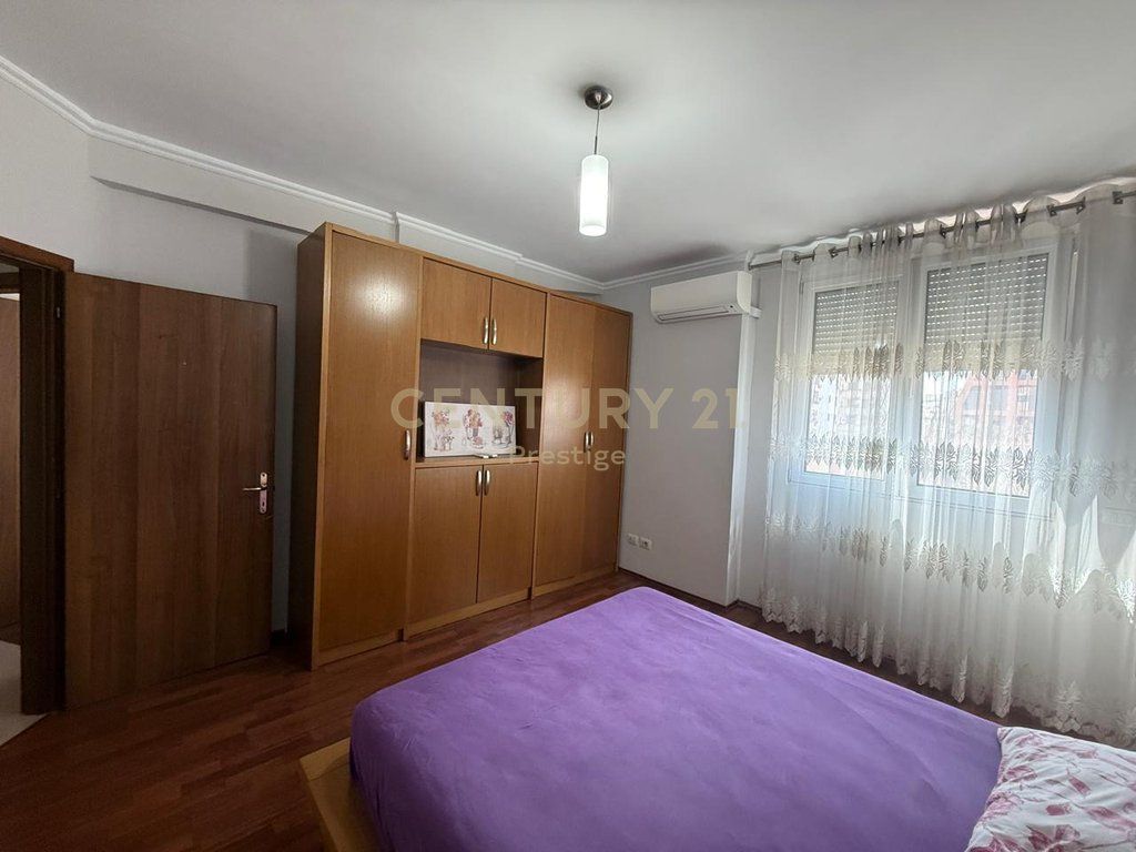 APARTAMENT 3+1+2 ME QERA TEK RRUGA E KAVAJES