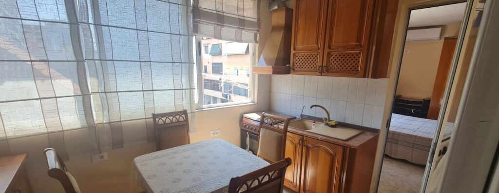 Jepet me qera Apartamenti 3+1, rruga Dritan Hoxha prane Universitet  Zoja e Keshillit te Mire 500 mije leke