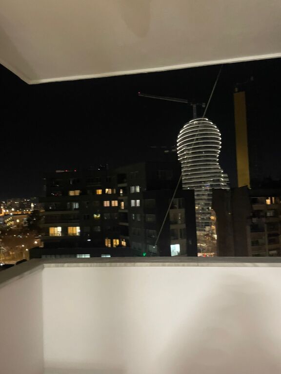 Jepet me qera apartament 2+1+2 ne Qender tek 9 kateshet/80,000 Leke