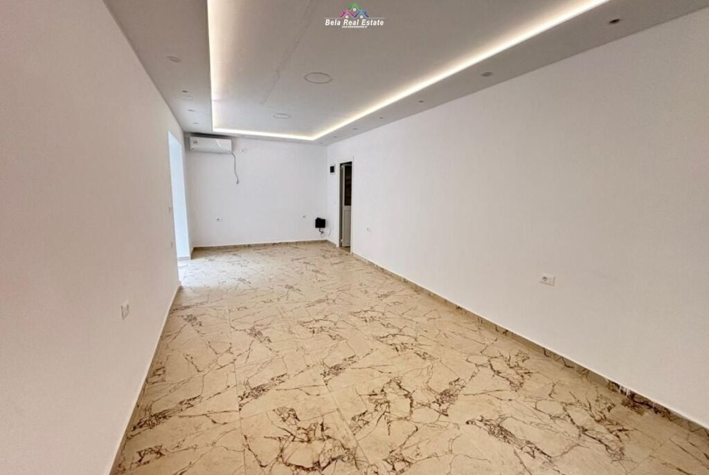 Dyqan me qera tek 21 Dhjetori (ID BD21677) Tirane