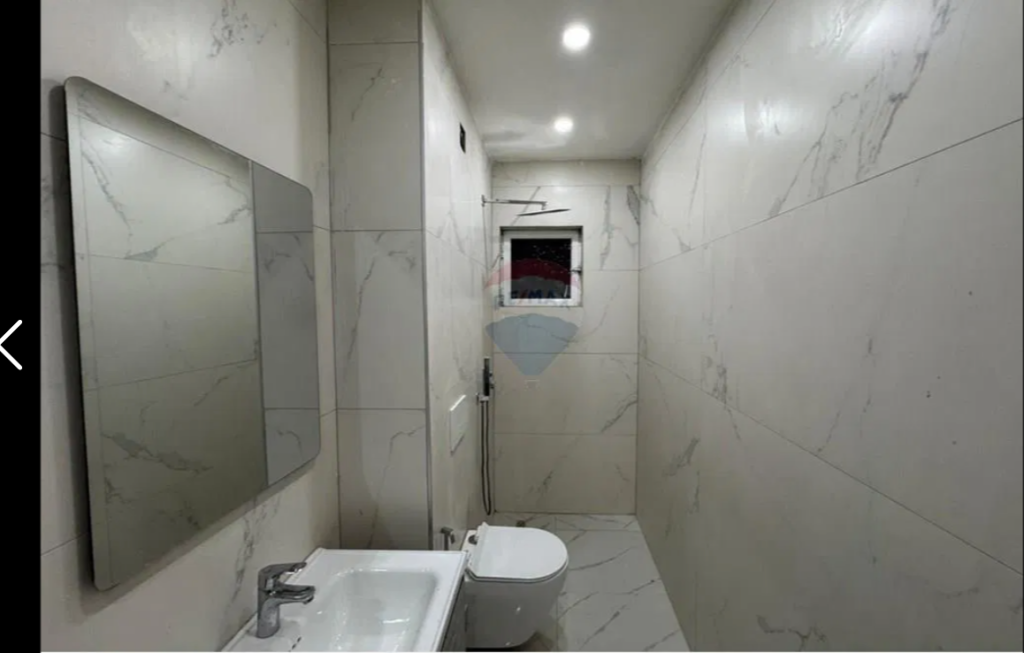 Apartament per shitje 1+1 tek Komuna e Parisit