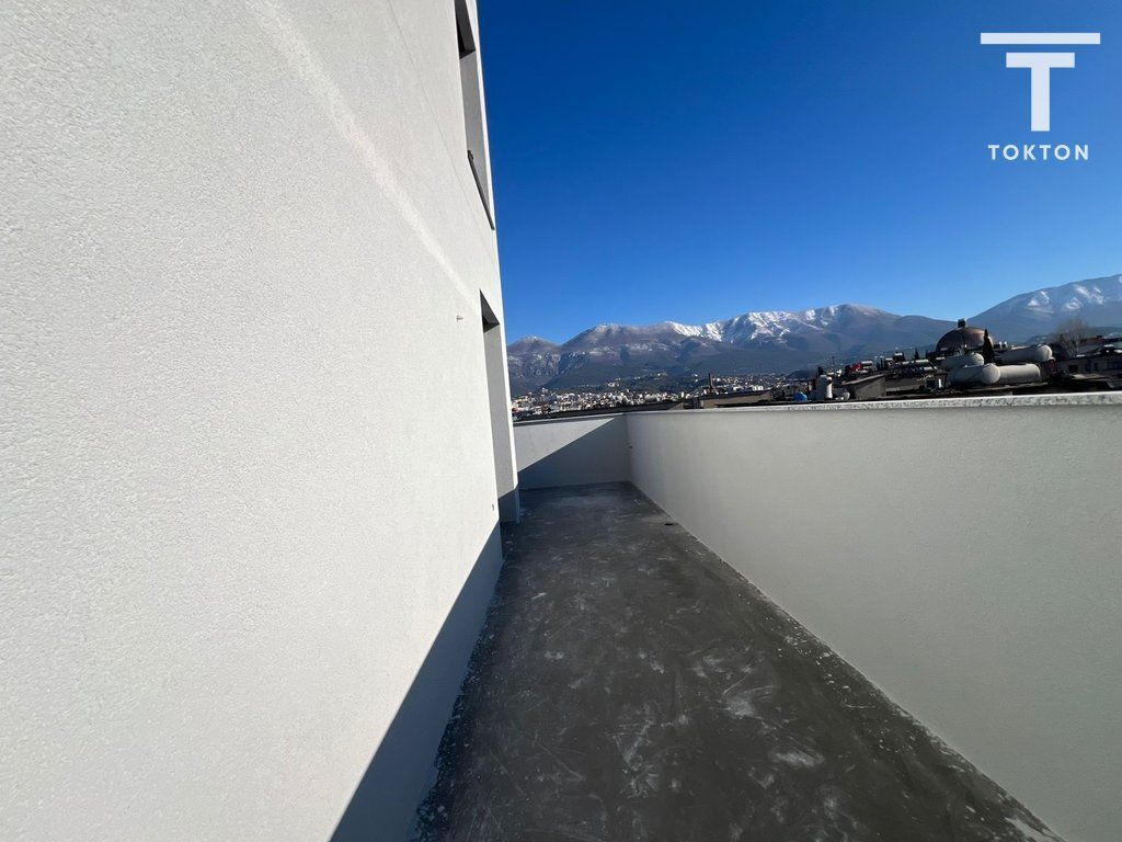 Appartamento 2+1+2 + Veranda in Vendita – Ali Demi, Tirana