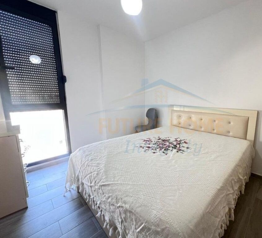 Qera, Apartament 3+1+2, Rruga 5 Maji, Tiranë.