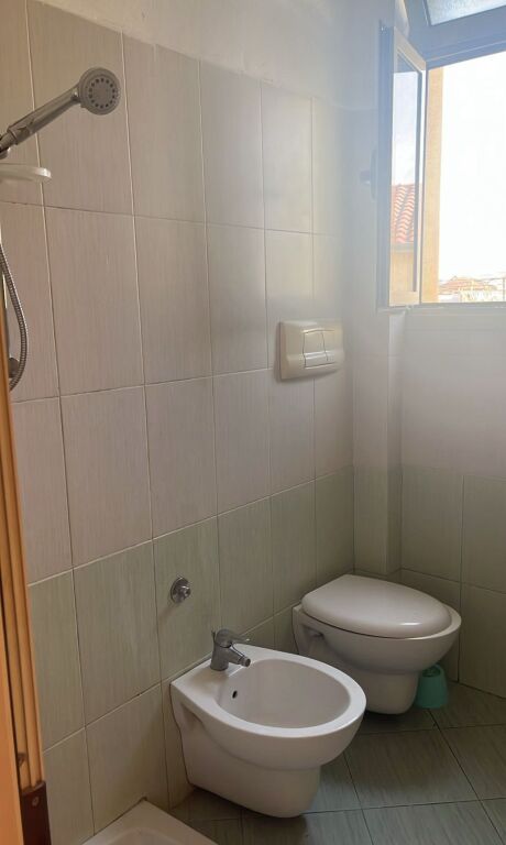 garsoniere me qira dy minuta nga Siri Kodra