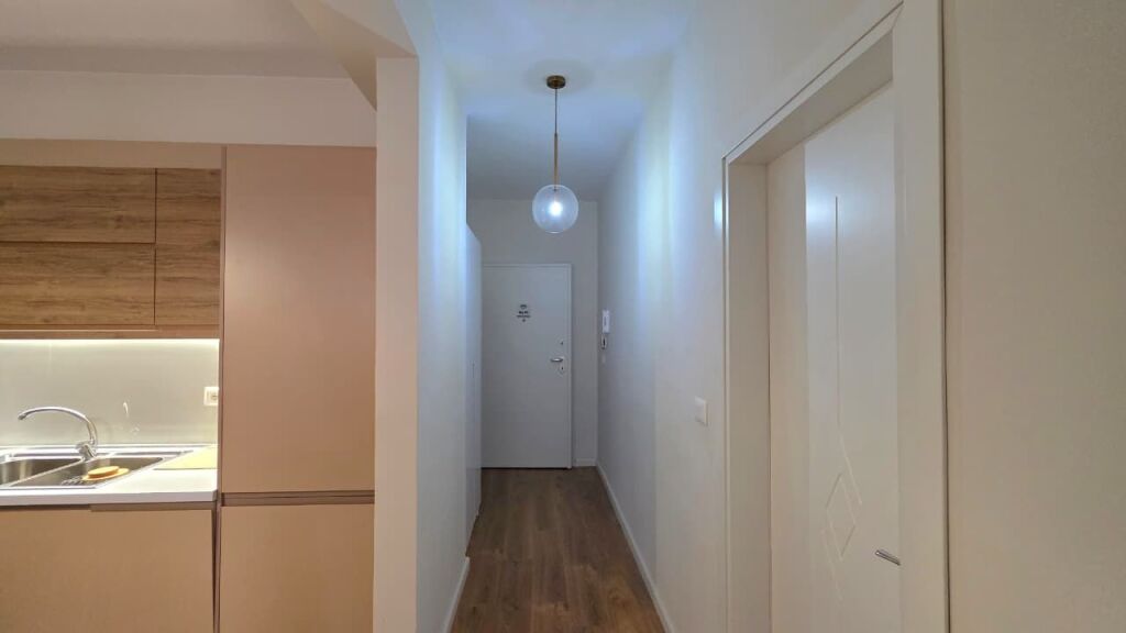 🏡 Apartament Modern me Qira në Lungomare, Vlorë