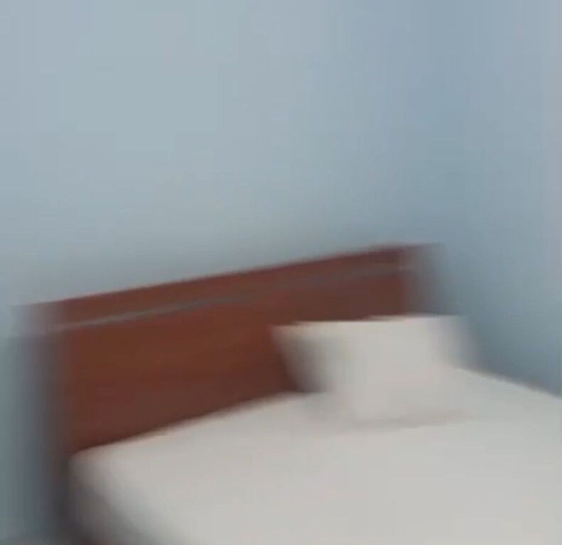 APARTAMENT ME QERA 1+1 PALLATI ME SHIGJETA 30.000 LEKE H-58589