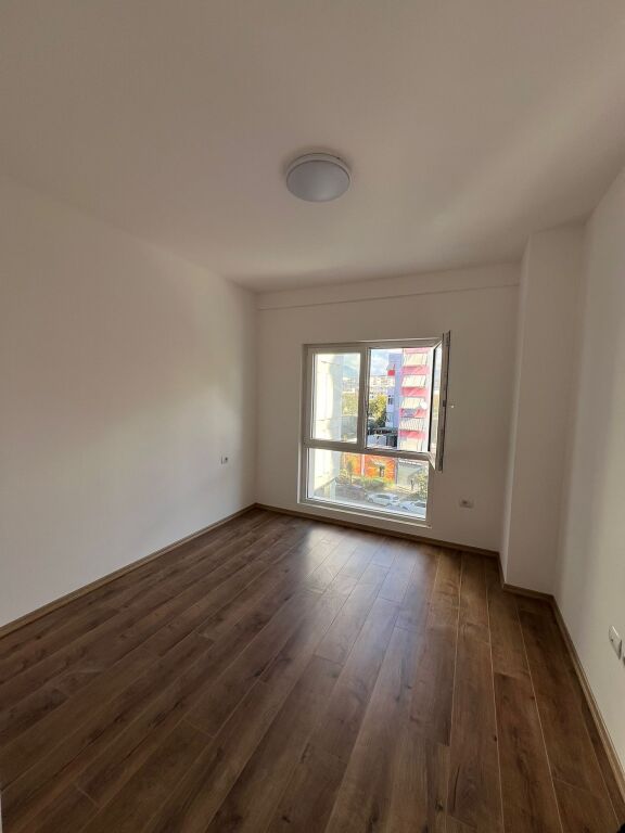 Apartament 1+1, Zogu i Zi!