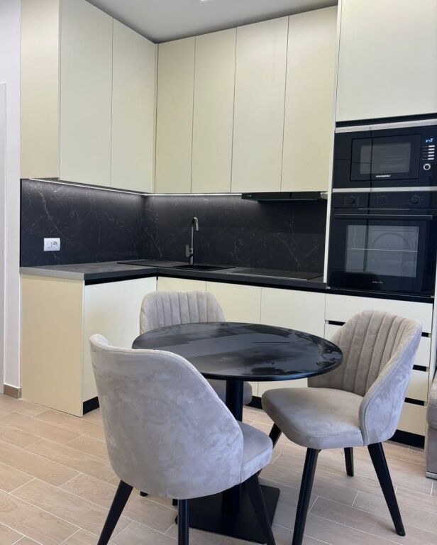 Jepet Me Qera Apartament 1+1+1 Ballkon