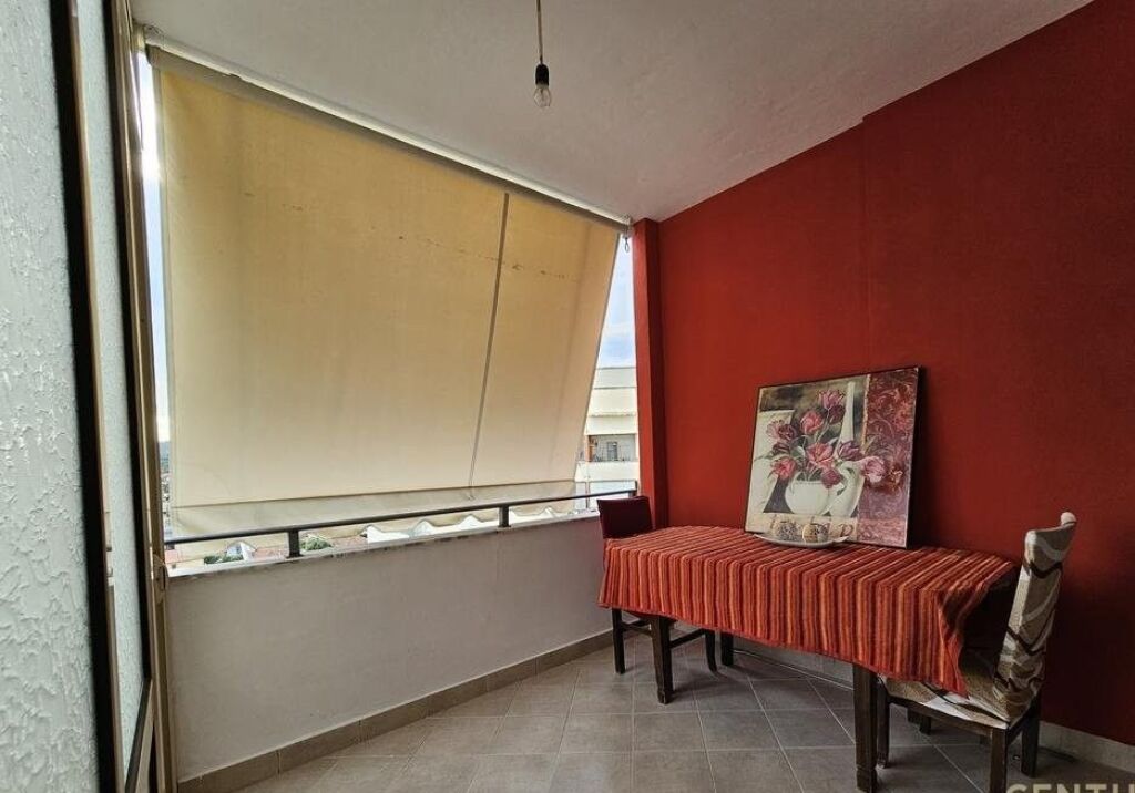 Apartament 2+1 tek Pallatet Cabej, Yzberisht