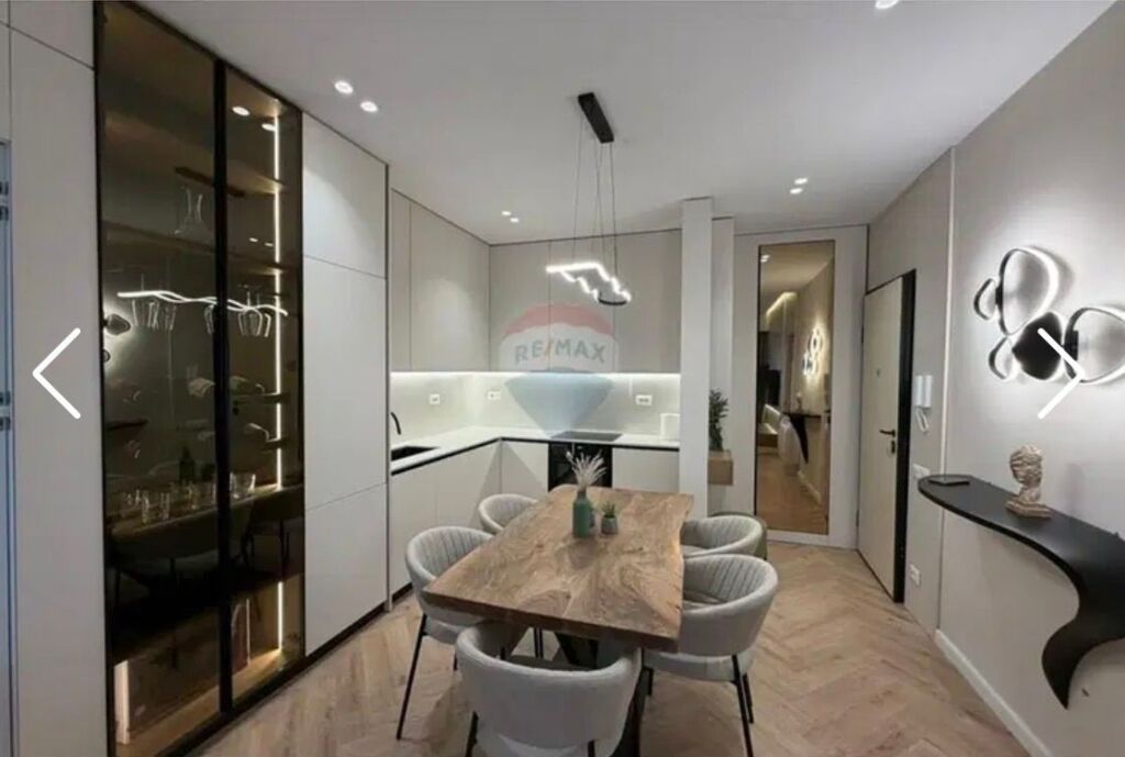 Apartament 2+1+2 tek Tirana Garden Building