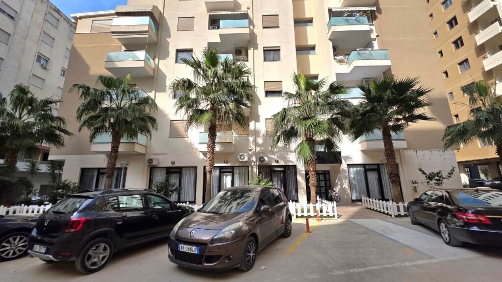 🏡 Apartament Modern me Qira në Lungomare, Vlorë