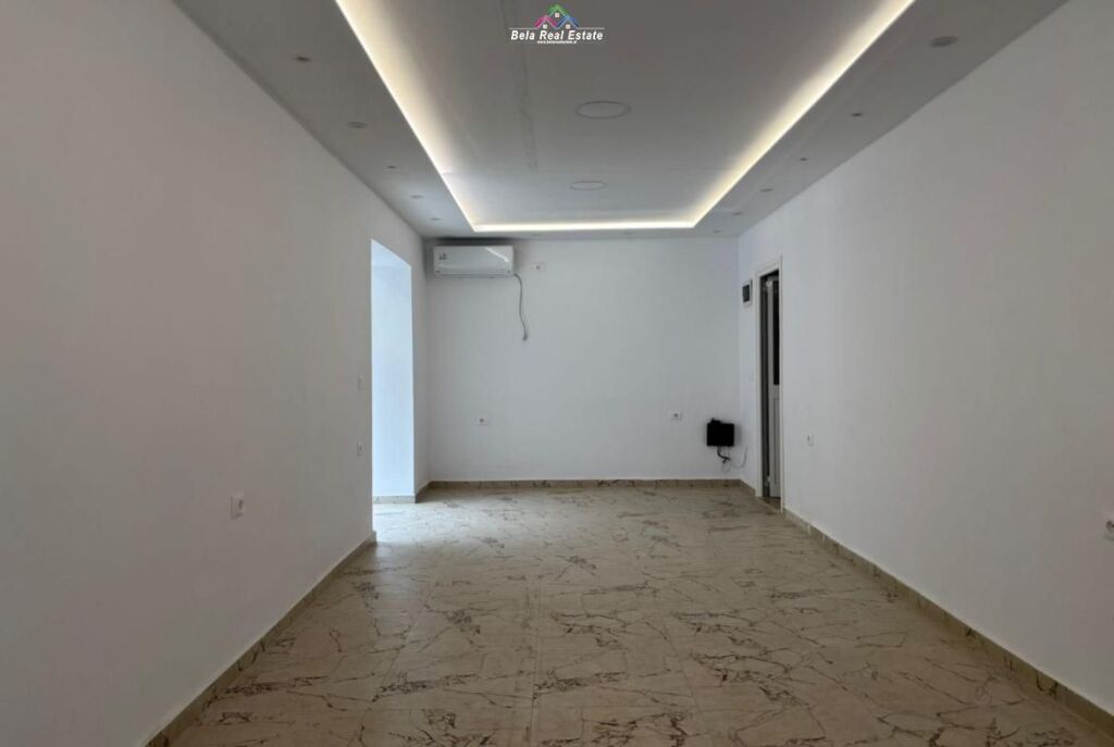 Dyqan me qera tek 21 Dhjetori (ID BD21677) Tirane