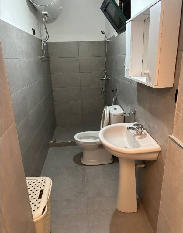 GARSIONERE ME QERA KOMUNA E PARISIT 45.000 LEKE FH-58638