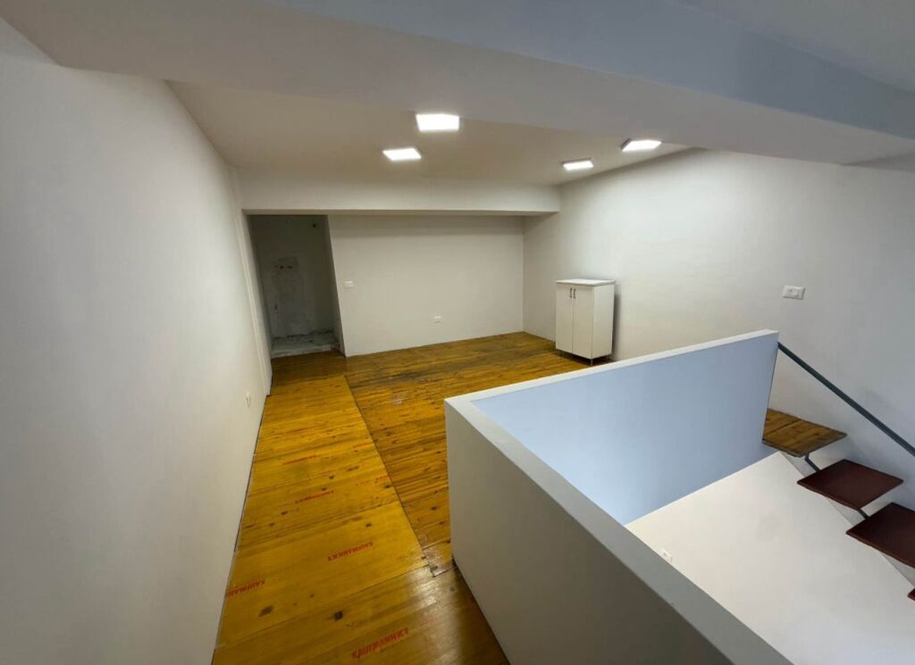 JEPET ME QERA AMBIENT BIZNESI TEK RRUGA E ELBASANIT