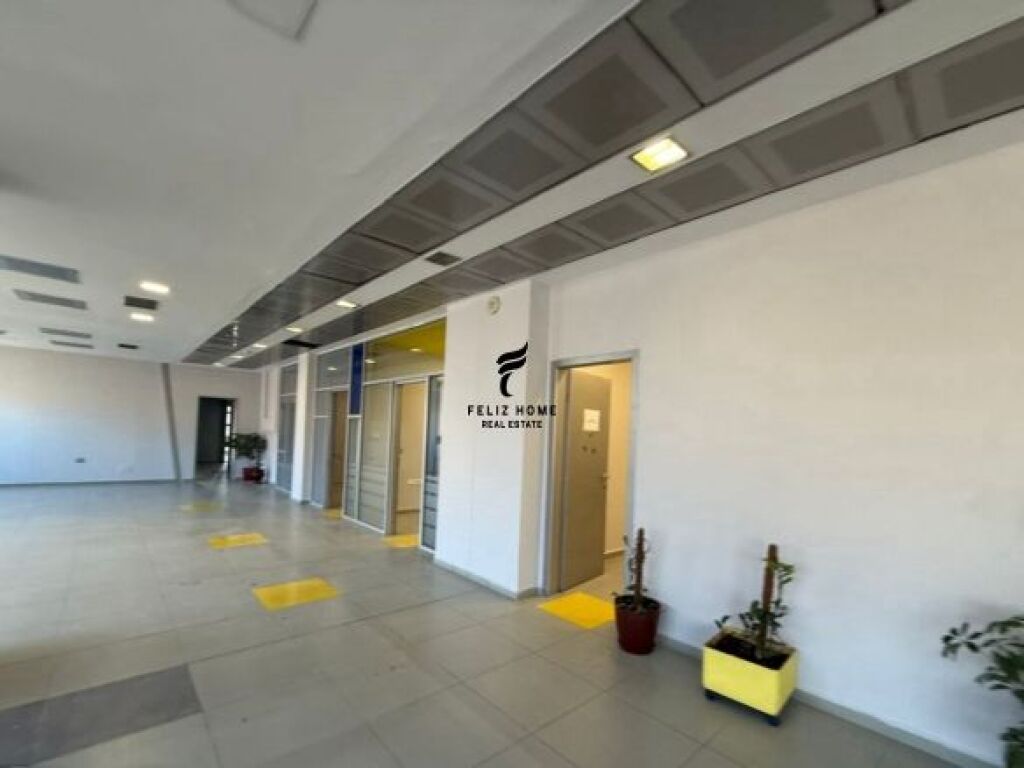 ZYRE ME QERA 916 M2 RRUGA E KAVAJES 18.000 EURO