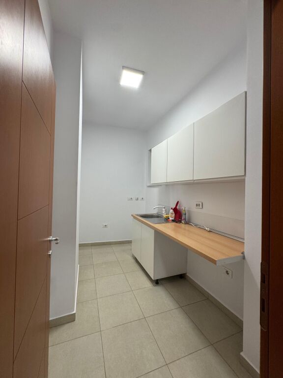 Zyre me qera, Rruga e Kosovareve!