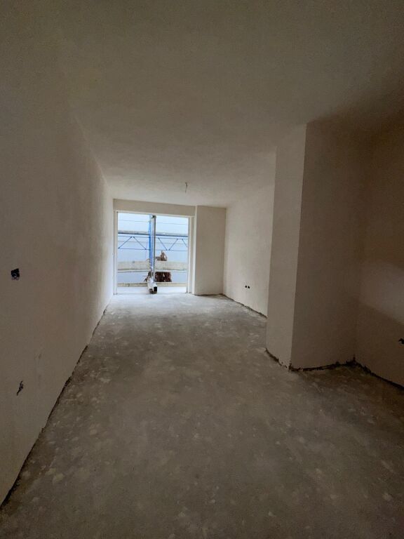 SHITET APARTAMENT 1+1 ISH FUSHA E AVIACIONIT 130.000 EURO FH-58614