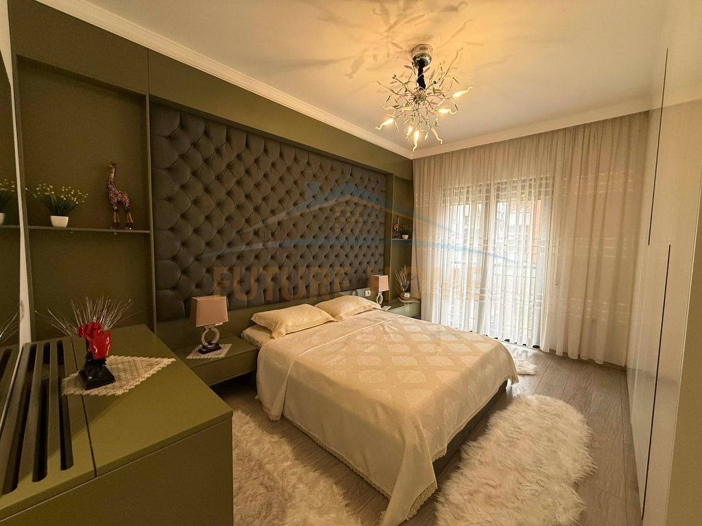 Shitet apartament 2+1+2 Green City Unaza e Re