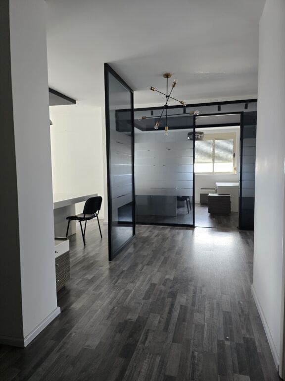 Ufficio in affitto in Via Kavaja