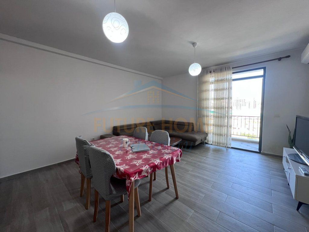 Qera, Apartament 3+1+2, Rruga 5 Maji, Tiranë.