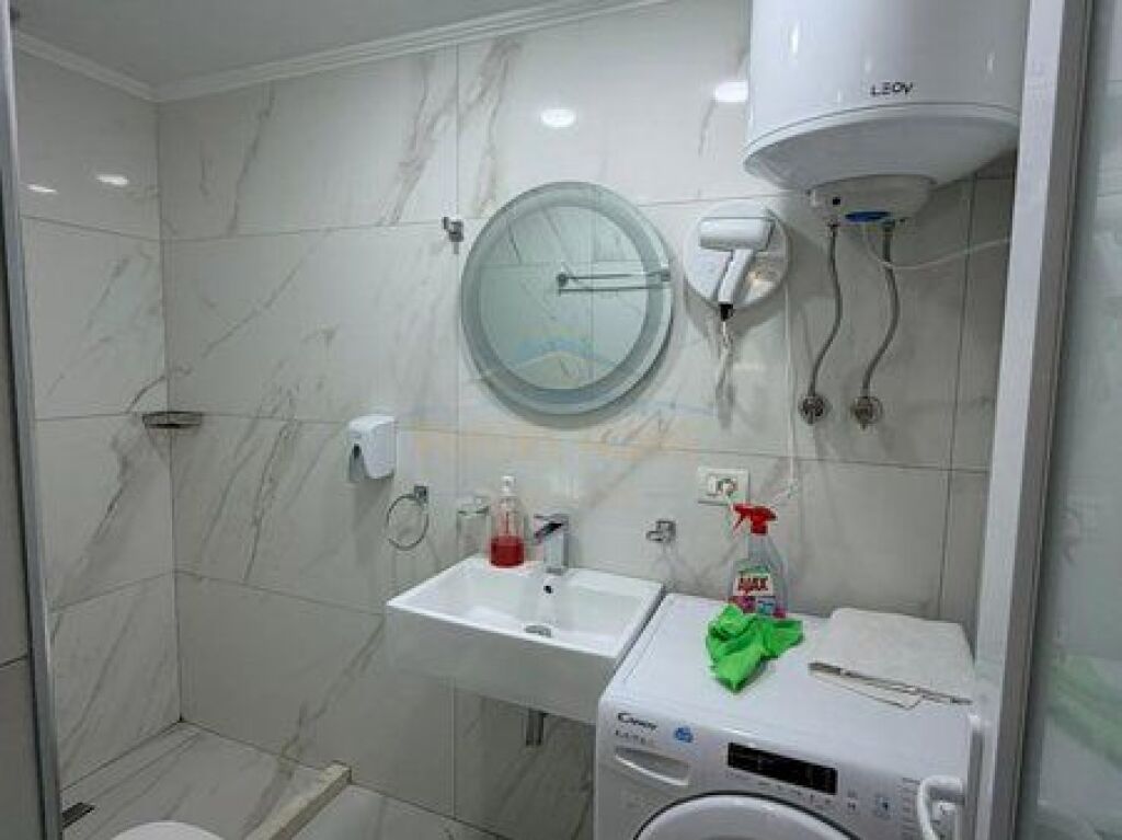 Shitet, Apartament 2+1+2, Rruga e Barrikadave, Tiranë