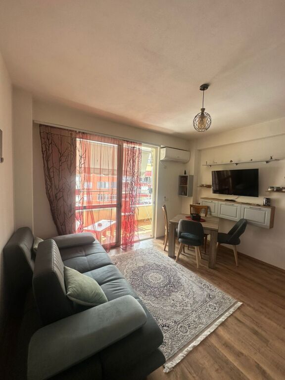 Vendesi in vendita 1+1 ad Astir vicino all'Artista