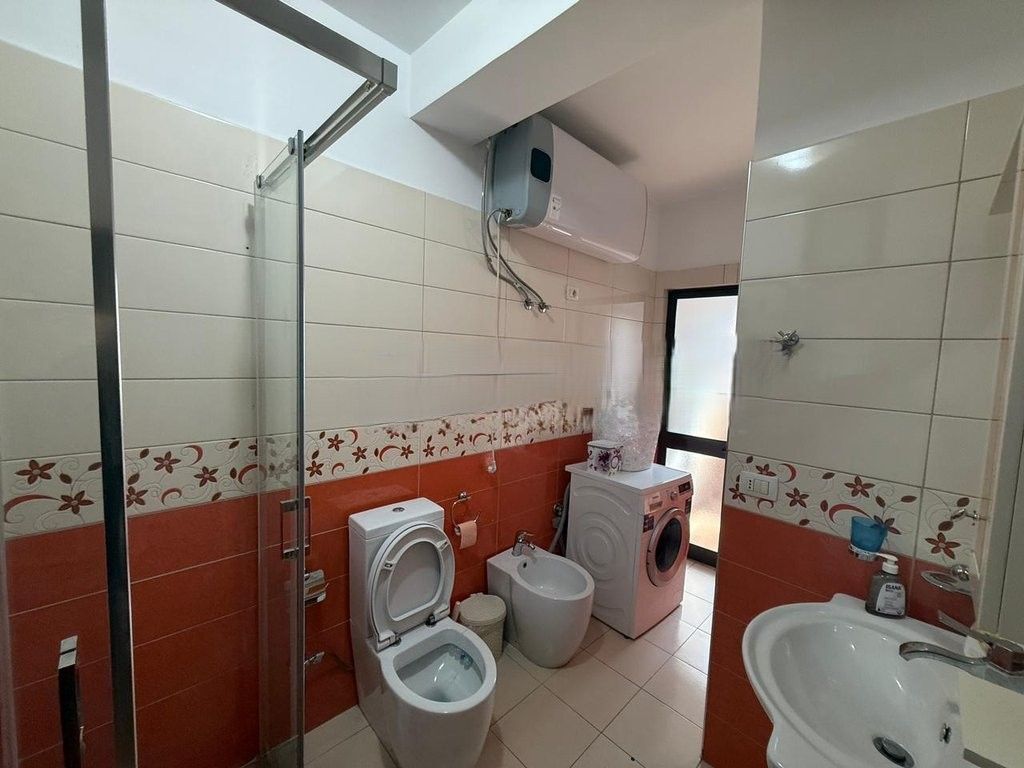 APARTAMENT 3+1+2 ME QIRA, RRUGA E KAVAJES, TIRANE! 900 € /Muaj