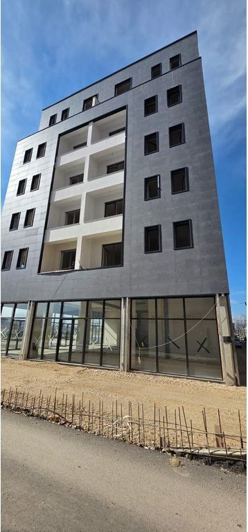 OKAZION KLERINGU APARTAMENT ME VERANDE NE RINGSIDE RESIDENCE