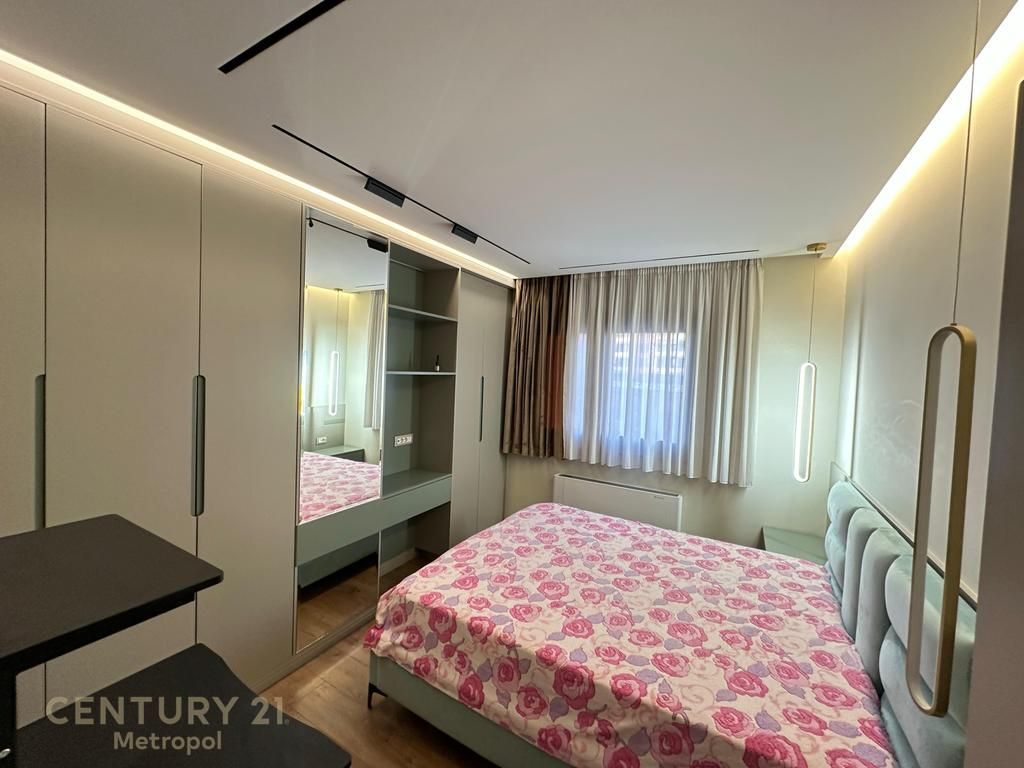 JEPET ME QERA APARTAMENT 2+1+2 TE PALLATI ME SHIGJETA