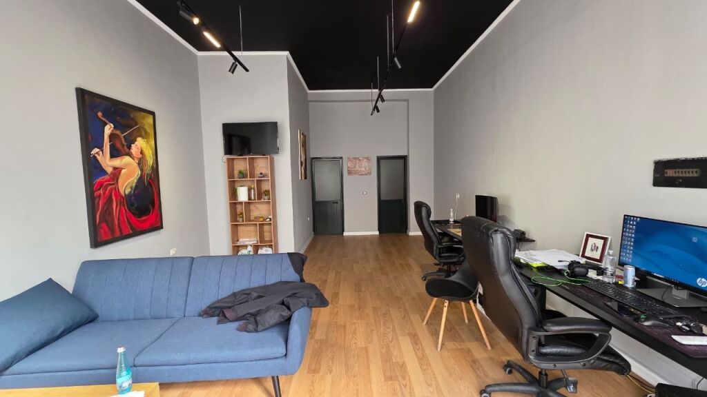 zyre me qira, rruga Frang Bardhi, Kodra e Diellit