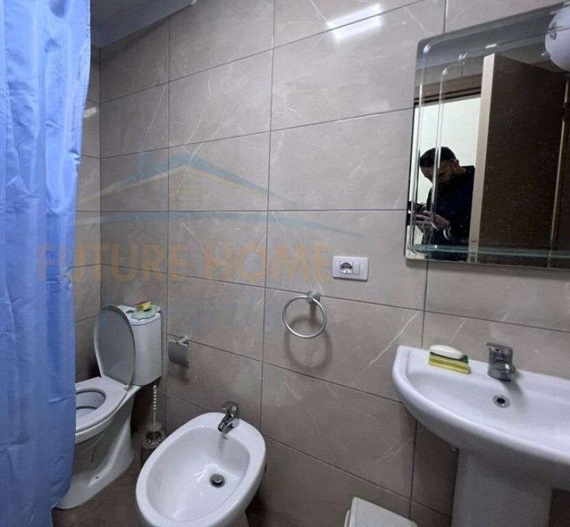 Qera, Apartament 3+1+2, Rruga 5 Maji, Tiranë.