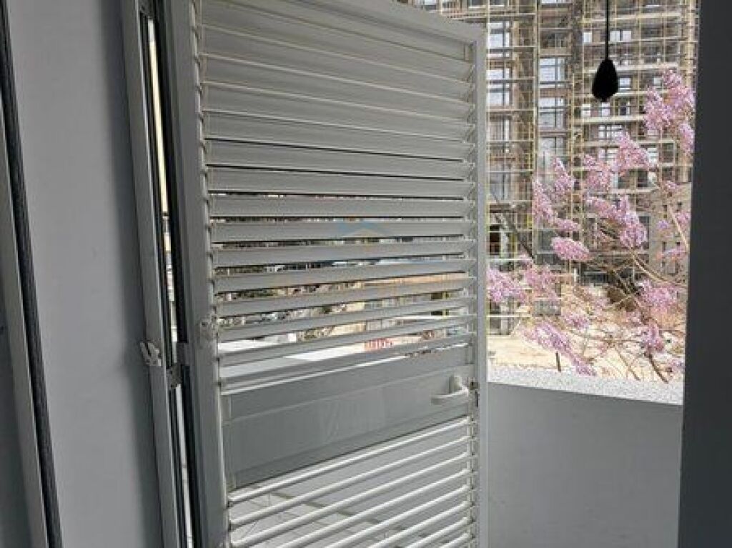 Shitet, Apartament 2+1+2, Rruga e Barrikadave, Tiranë