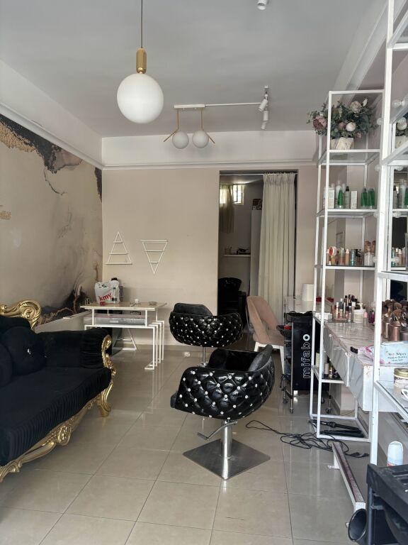 Dyqan me qera Tiranë, Rrugën Koli Bano, Laprake