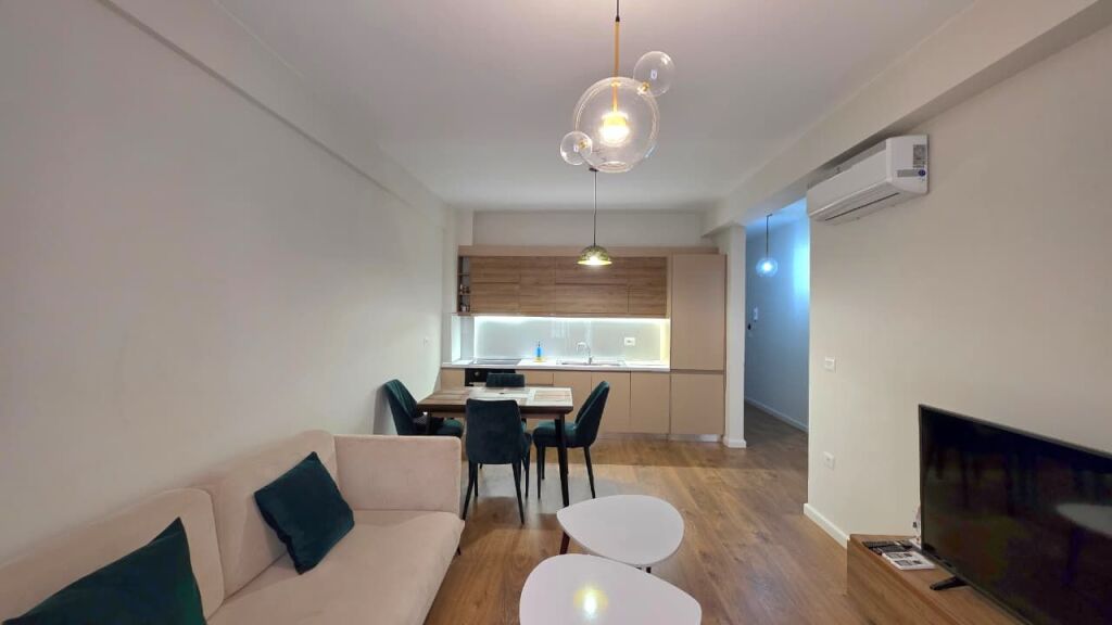 🏡 Apartament Modern me Qira në Lungomare, Vlorë