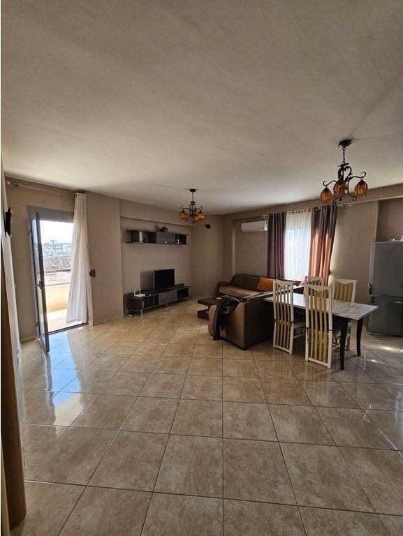 Shitet apartament me siperfaqe 115m2 !