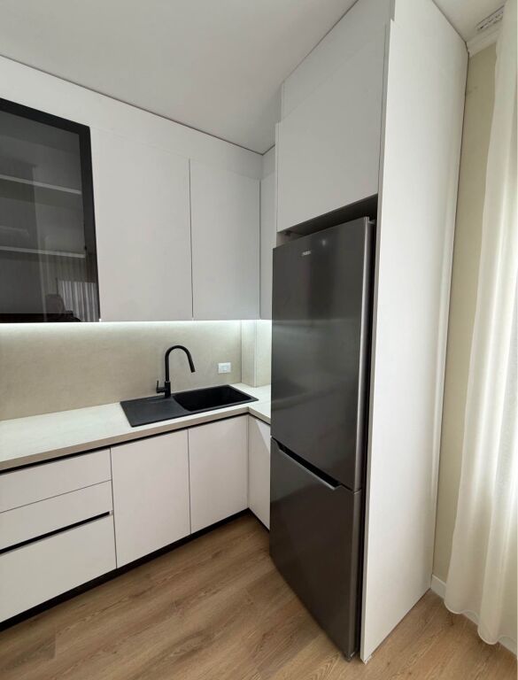 Jepet me Qera Apartament 1+1 Tek Terminali tek Casa Italia,
