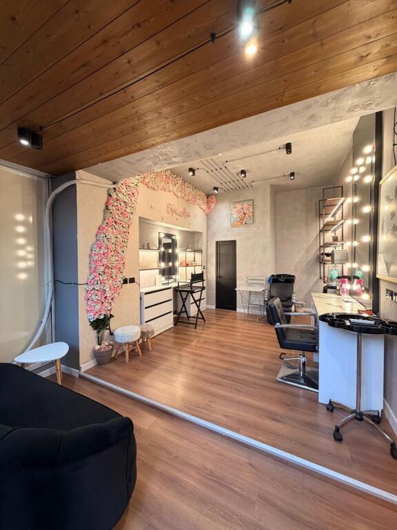 Shitet biznesi MakeUP artist