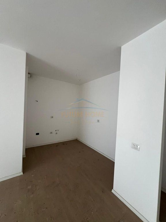 Shitet, Apartament 2+1+2+Post parkimi, Ish Parku i Autobuzave, Tirane