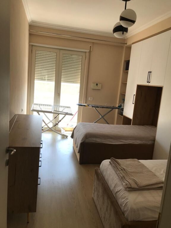 🏢Liqeni i Thate,prane Restorant Kapiten Mir Zoti jepet me qera apartament 2+1+2,i mobiluar.70,000Leke