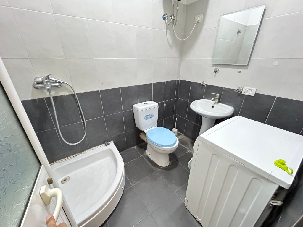 Gazoniere me qera Perball Deliorgjit