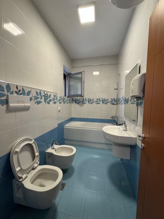 Zyre me qera, Rruga e Kosovareve!