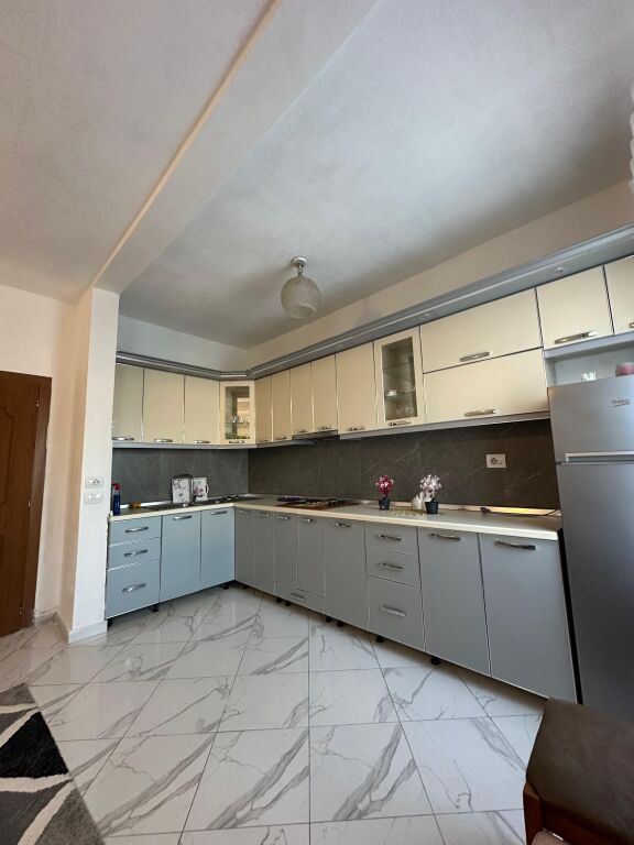 Casa privata 2+1 con cortile in affitto a Bathore / Kamez