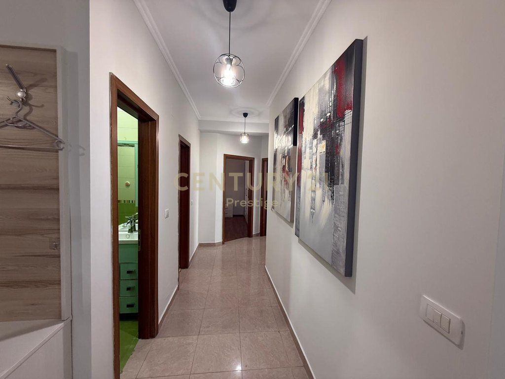 APARTAMENT 3+1+2 ME QERA TEK RRUGA E KAVAJES