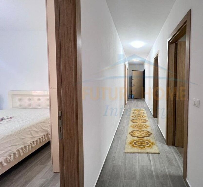Qera, Apartament 3+1+2, Rruga 5 Maji, Tiranë.