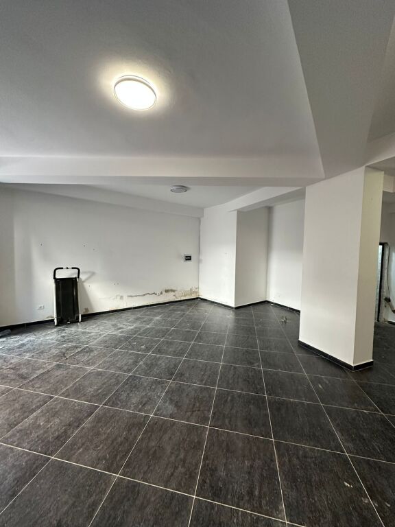 Shitet, Ambient Biznesi, Unaza e Re, Tiranë