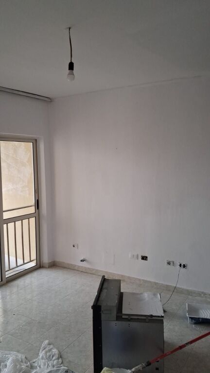 Affittasi 1+1 vuoto a Fusha e Aviacionit 400 mila lek