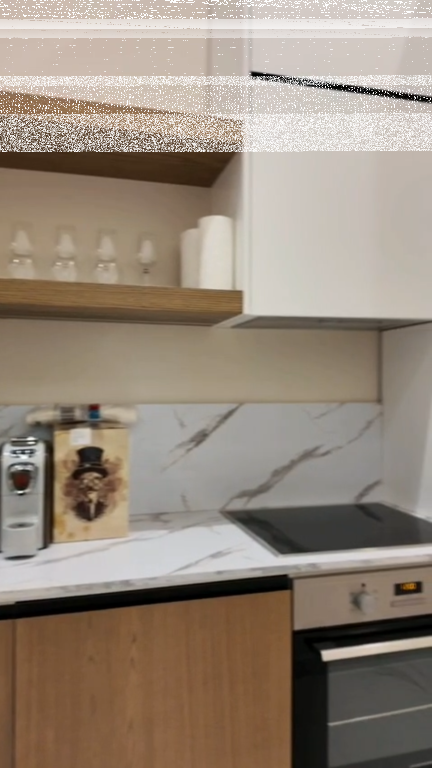 Appartamento 2+1, Mine Peza!