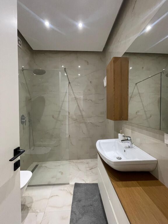 APARTAMENT 1+1 ME QIRA TE KOMPLEKSI DELIJORGJI!